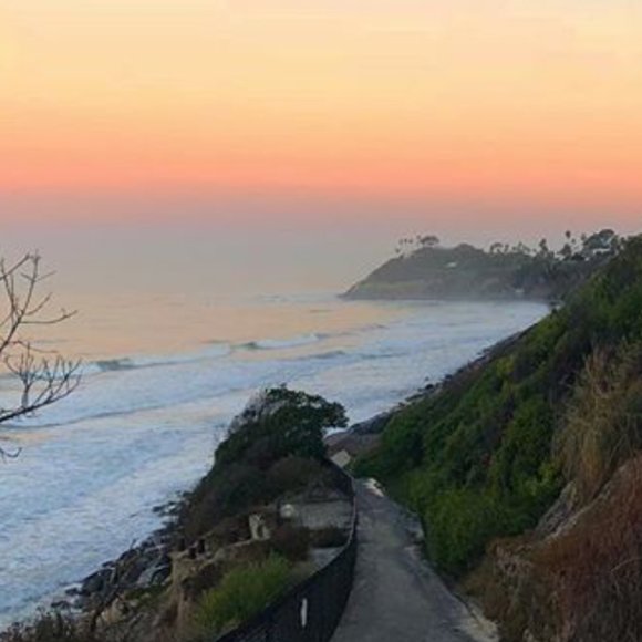 Meet your Posher ๐ด๐๐ป - Picture 13 of 16